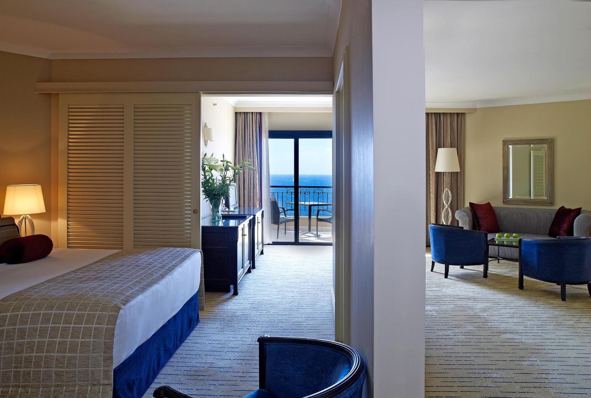 Corinthia St George'S Bay Hotel San Ġiljan Buitenkant foto